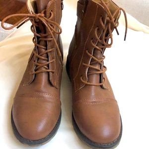 NWOT Stylish Top Moda Boots Sz 9